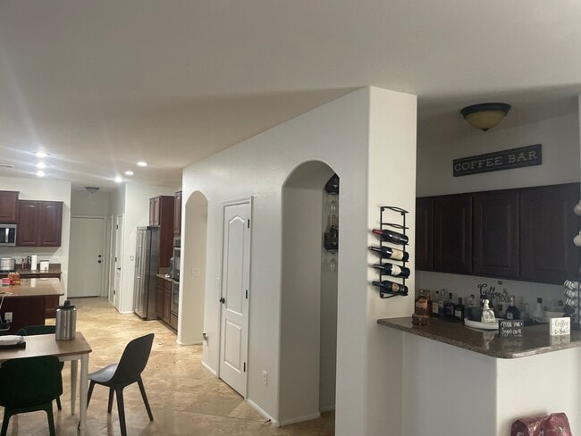 Building Photo - 104 W Red Mesa Trail