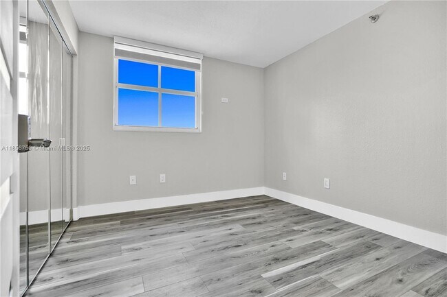 Building Photo - 5880 Collins Ave