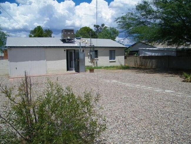 Building Photo - Pending/ Rented - Charming Tucson 3-Bedroom Home with Spacious backyard