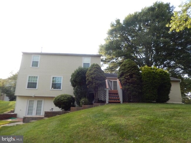 Building Photo - 15821 Anamosa Dr