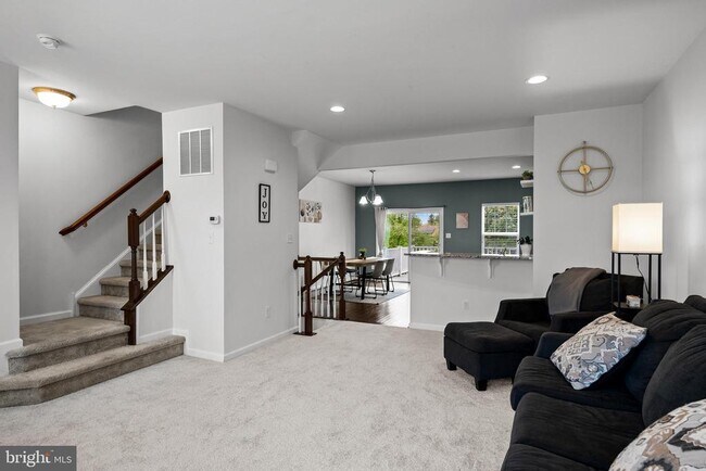 Building Photo - 70 Benford Ln