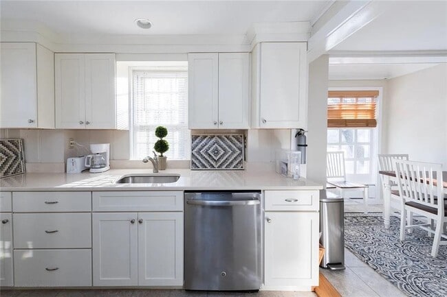 Building Photo - 115 John St