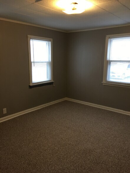 Building Photo - 122 N 35th St