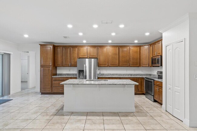 Building Photo - CLOSE TO EVERYTHING!