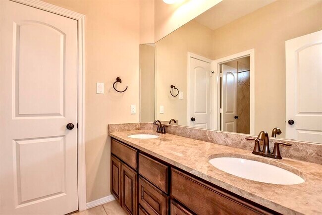 Jack & Jill Bathroom - 28410 Tanner Crossing Ln