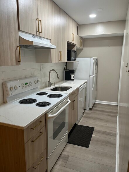 Building Photo - 7 Wexford Dr