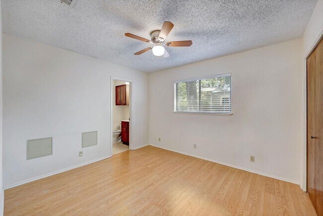 Building Photo - 5619 Clay Ave