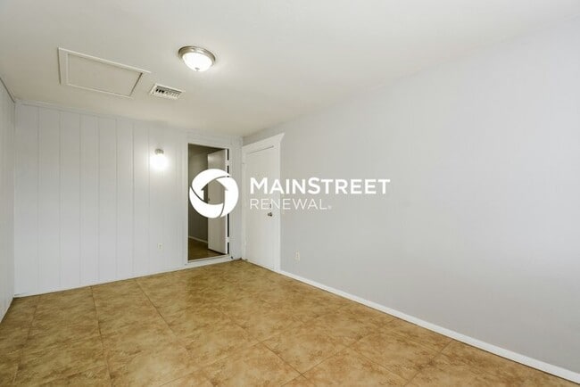 Building Photo - 2 Bedroom Pet-Friendly Home in Tucson, AZ with Main Street Renewal
