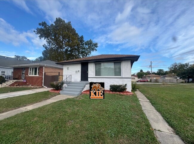 Building Photo - 14527 Irving Ave