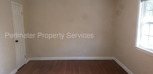 Building Photo - HALF OFF FIRST MONTH'S RENT!!!