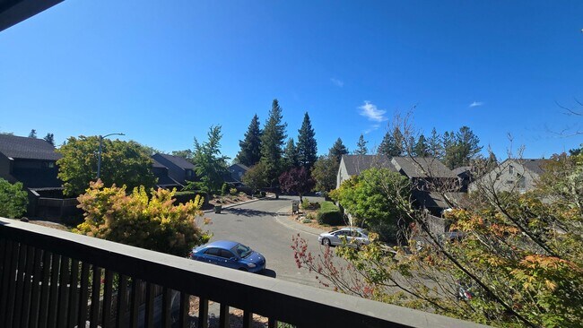 Building Photo - 8341 Valley View Ct