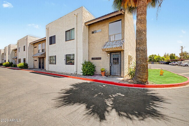 Building Photo - 3301 E Earll Dr