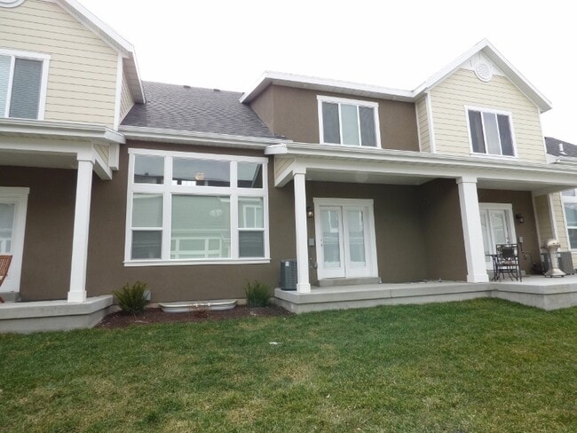 Building Photo - 3 Bed 2.5 Bath Condo