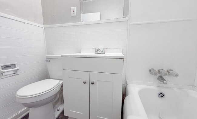 Building Photo - Cherokee Duplex