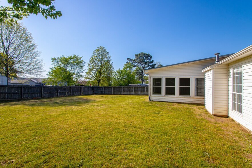 Building Photo - 3402 Andrew Dr