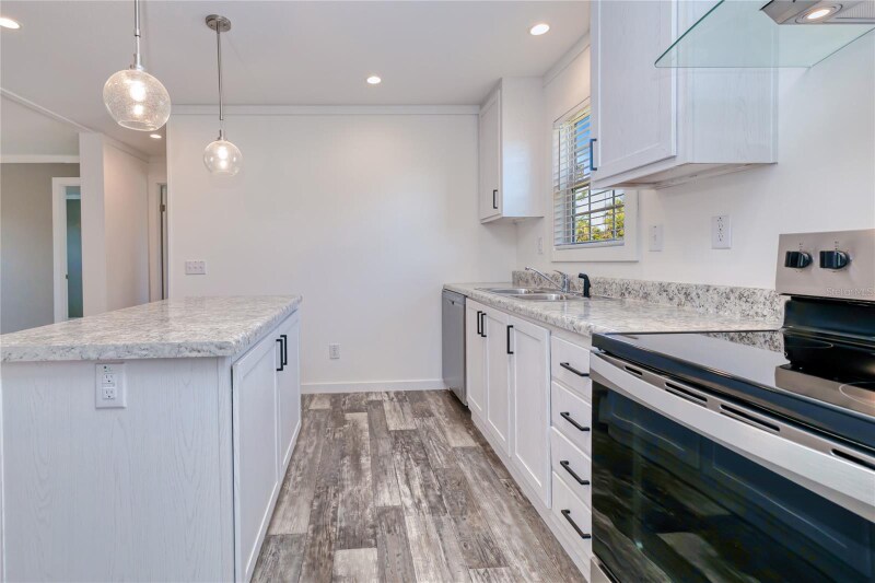 Building Photo - 6720 Villaview Dr