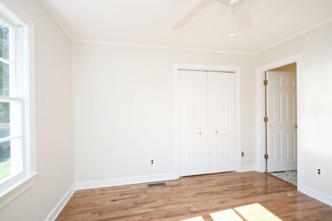Building Photo - Updated Small Pet-Friendly Crozet Home