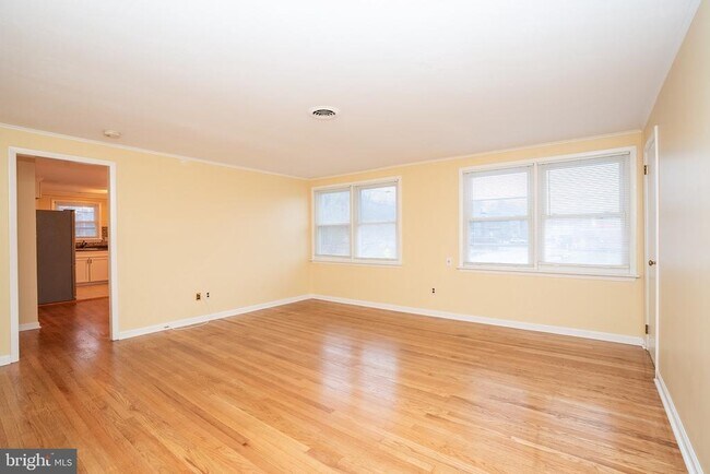 Building Photo - 15 Cranbury Rd