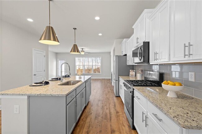 Building Photo - 1230 Ainsworth Alley