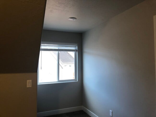 Building Photo - Spacious 4-Bedroom Home with Bonus Room in Northern Cedar City