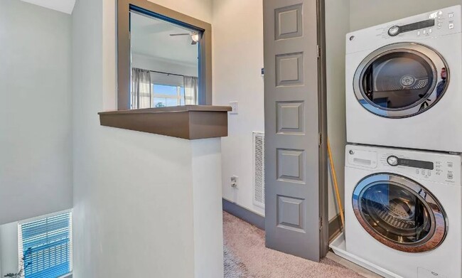 Building Photo - 3BR/3.5BA, Three story Townhome in the Nat...