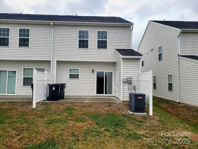 Building Photo - 364 Halton Crossing Dr SW