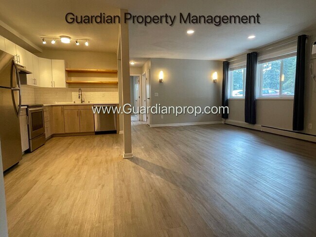 Building Photo - Champlin Main Floor Renovated Apartment, D...
