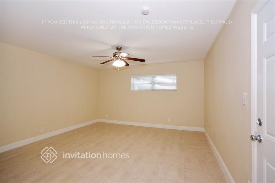Building Photo - 3100 SW 20th Ct