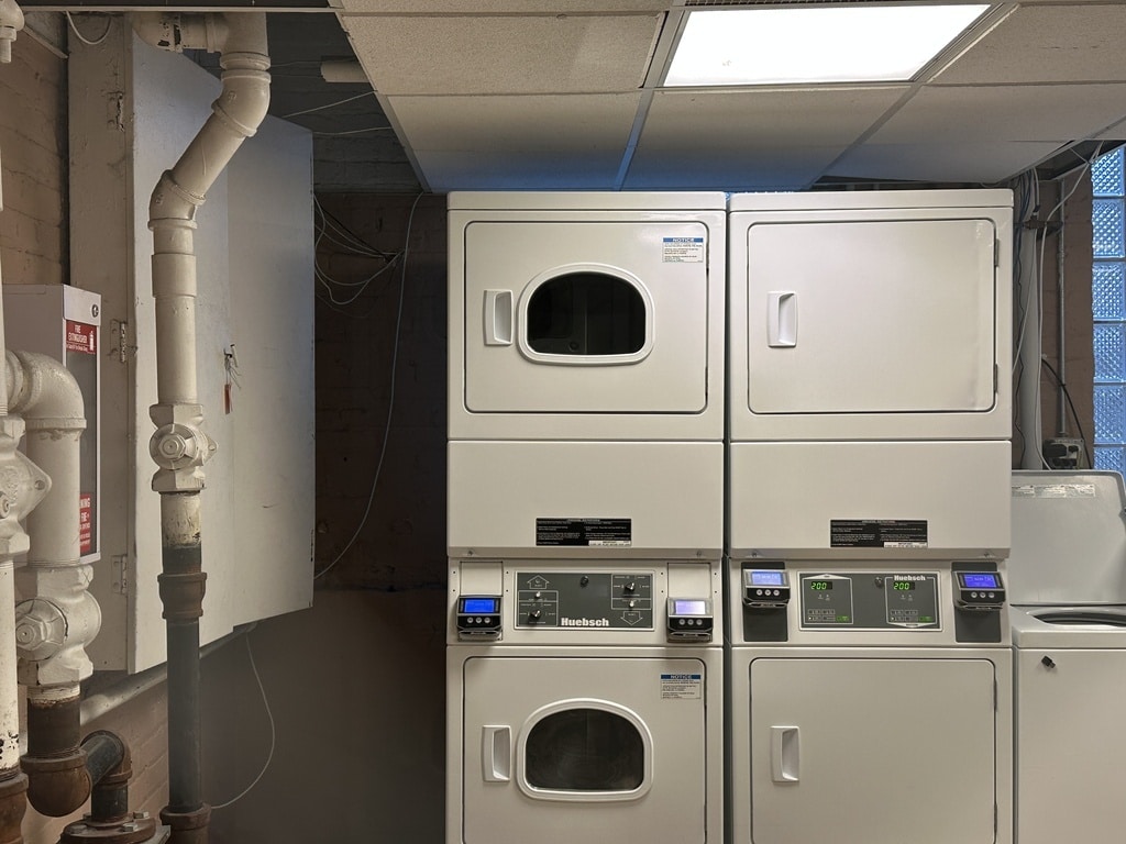 Building Photo - 516 W Melrose St