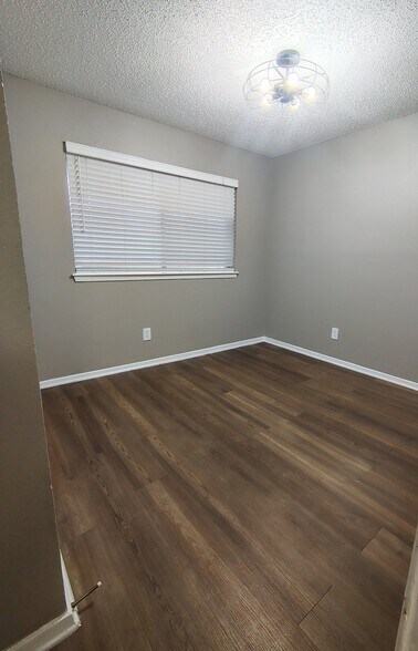 Building Photo - 412 Summit Ave