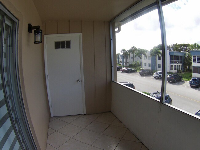 Building Photo - 319 Normandy G