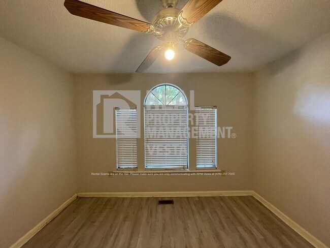 Building Photo - 1100 Will Scarlet Way