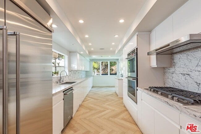 Building Photo - 502 Evelyn Pl