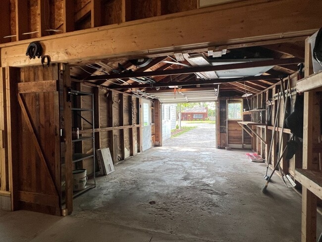 Building Photo - Great Furnished Home in TC