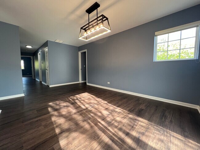 Building Photo - 3413 Blue Ridge Dr