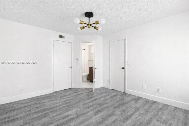 Building Photo - 12620 Vista Isles Dr