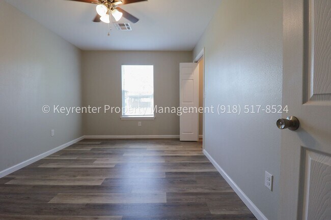 Building Photo - 4124 W 56th Pl