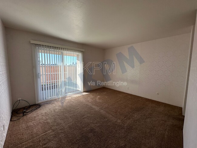 Building Photo - 3790 W Benjamin Holt Dr