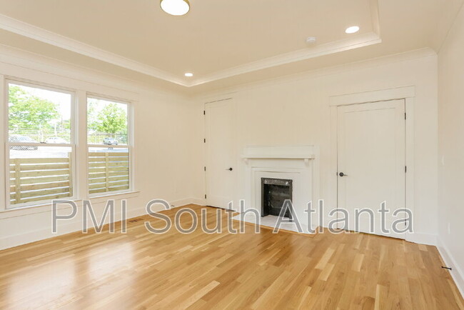 Building Photo - 116 3rd Ave