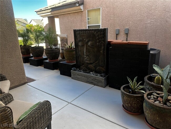 Building Photo - 1004 Crescent Falls St