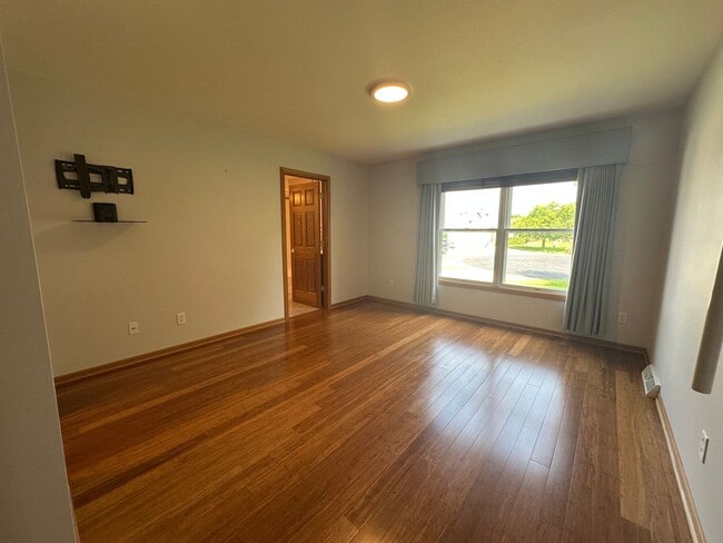 Building Photo - 7006 Parker Hill Dr