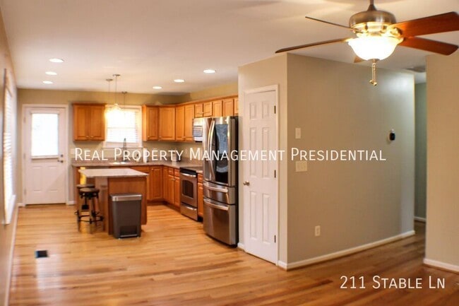 Building Photo - 211 Stable Ln