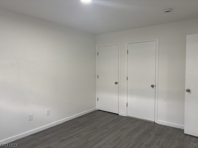 Building Photo - 392 College Dr