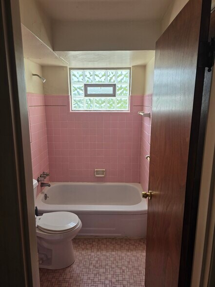 Building Photo - 4250 Saint Martins Pl