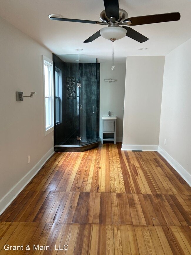 Building Photo - 2 br, 2.5 bath House - 2315 Yemans St.