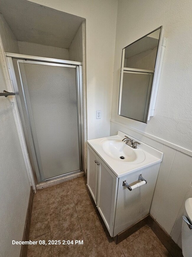 Building Photo - 560 S G St