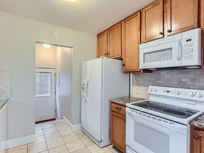 Building Photo - Evolve Real Estate: Available 8/8/26 Brick Tudor with Large Yard and Finished Basement!