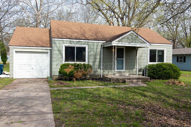 Primary Photo - 2 Bedroom 1 Bath located in West Coffeyville