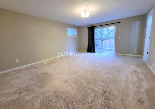 Building Photo - Single Level 3 BD | 2 BA w/ Backyard + Cov...