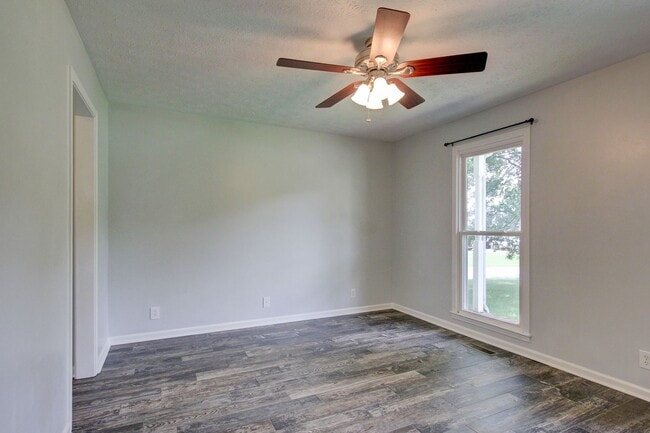 Building Photo - 180 Kings Deer Dr